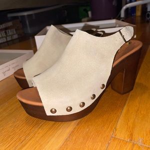 NWT Mila Paoli Sandal